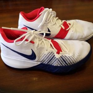 Mens Nike Kyrie Shoes size 10
